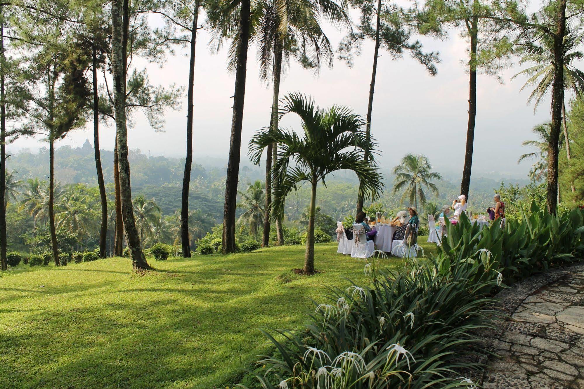 Manohara Resort Magelang Exterior foto