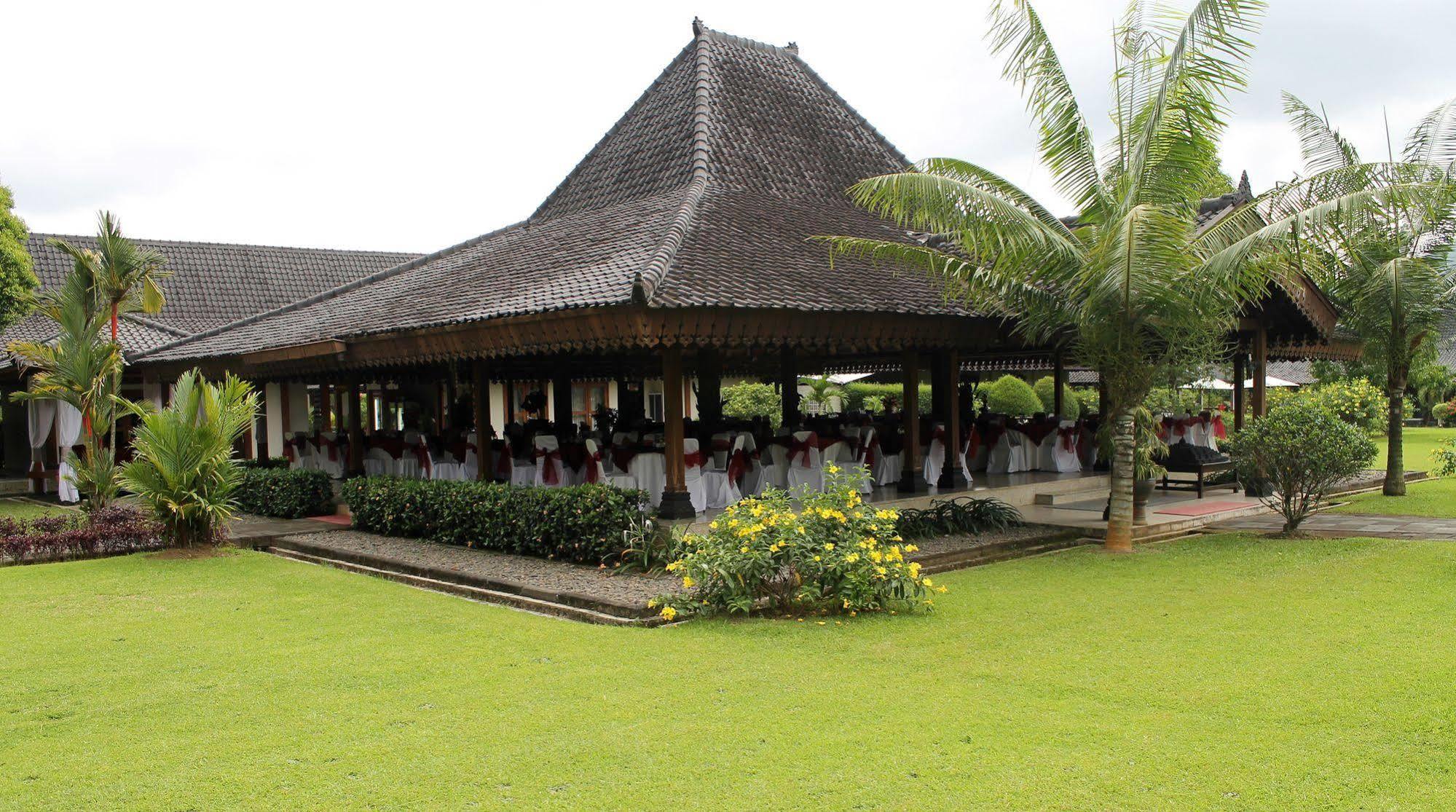 Manohara Resort Magelang Exterior foto